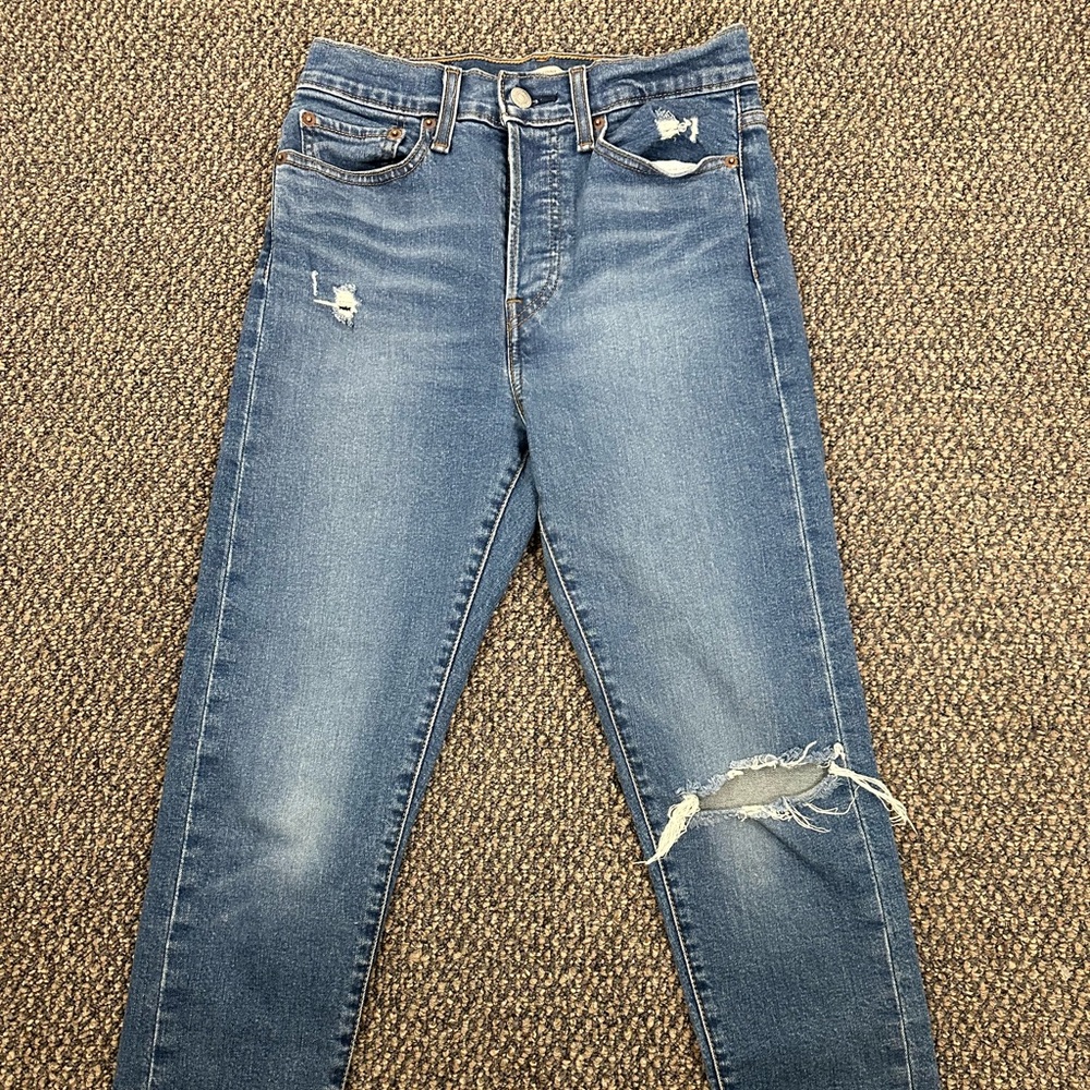 Levi Ripped Denim Jeans - Picture 5 of 6